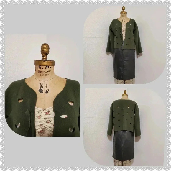 Barbara de Jounge | Green Floral Wool Minimalist Cropped Boxy Soft Cardigan - Picture 1 of 3